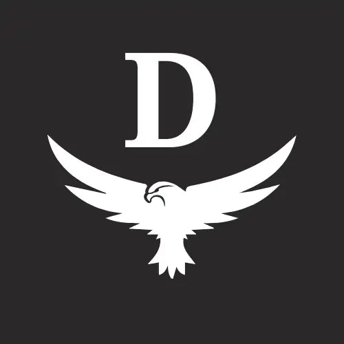 Logo d’aigle stylisé blanc avec un « d » en majuscules, gras, au-dessus.